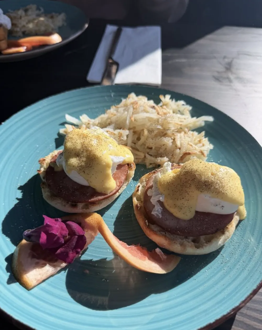Urban Benedict with potatoes on a blue plate